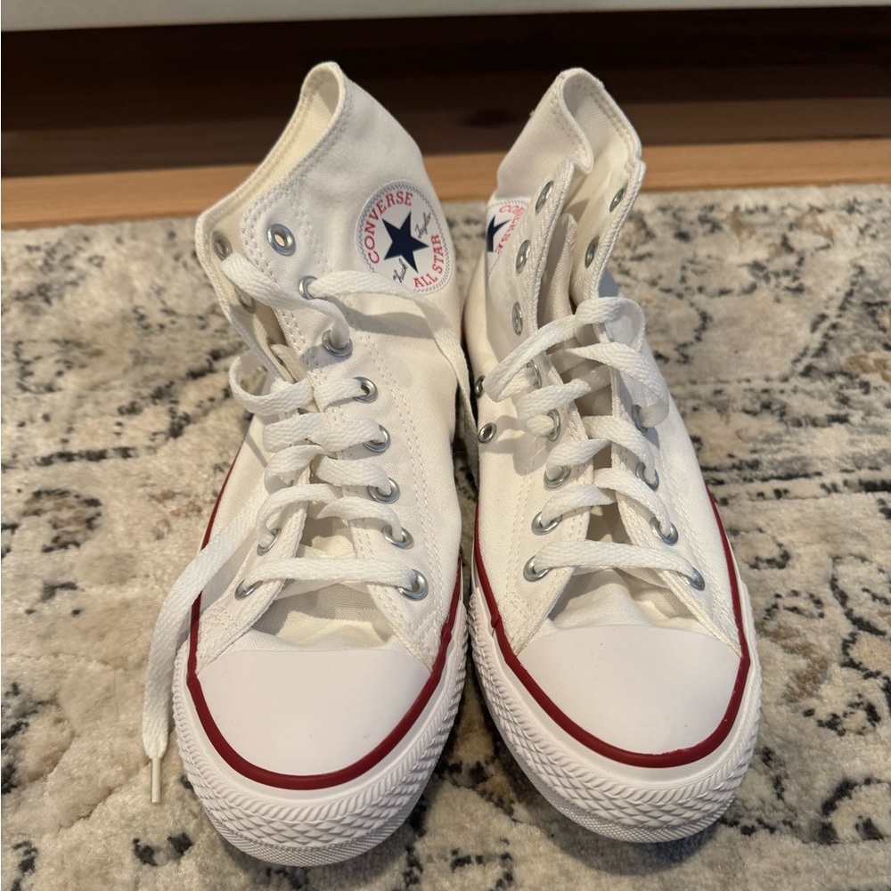 NEVER WORN HIGH TOP CHUCK TAYLOR CONVERSE-WHITE